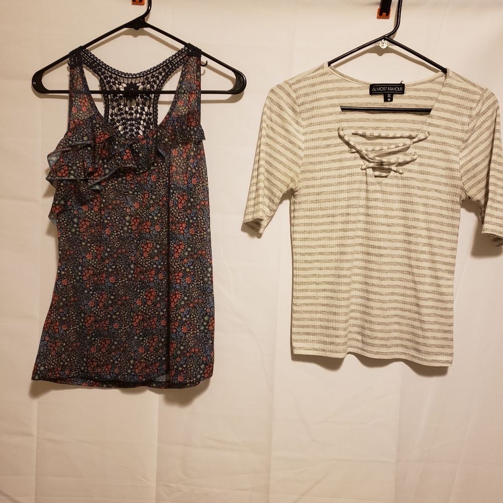Bundle of 2 Pullover Medium Shirts Size M‎